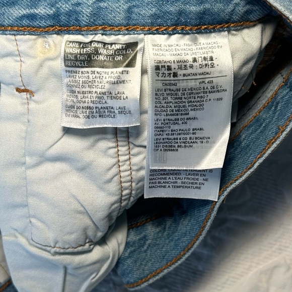 Levi’s 501 denim shorts light wash blue distressed high rise size 28 - Picture 10 of 10